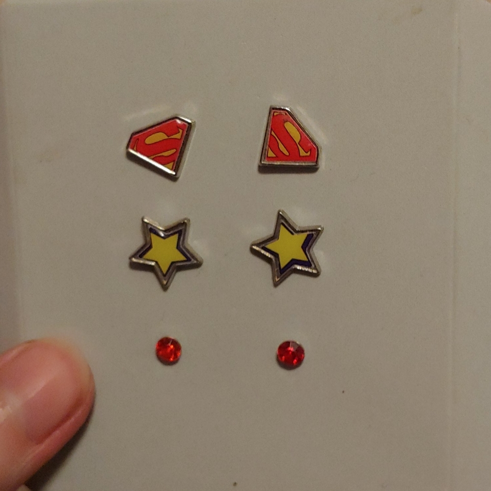 ❤3/$20 Superman and Star earring set